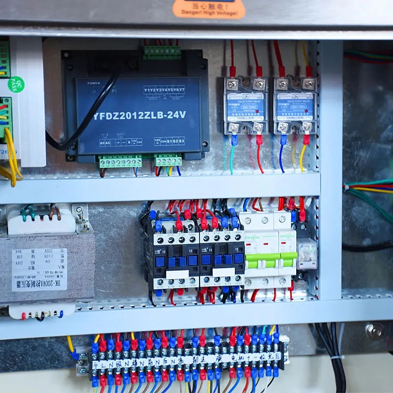 تفاصيل آلة تعبئة الأكياس ذات الختم الرباعي - صندوق كهربائي للتحكم PLC